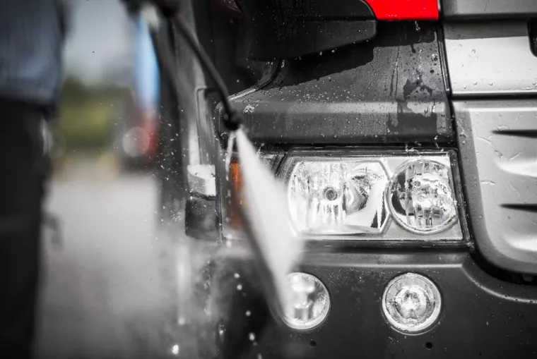 Lavage complet de flotte de camions pour transporteurs, Marseille, NET PRO